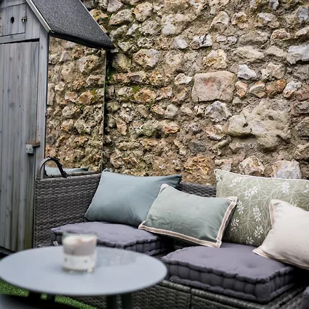 Maison Leonard